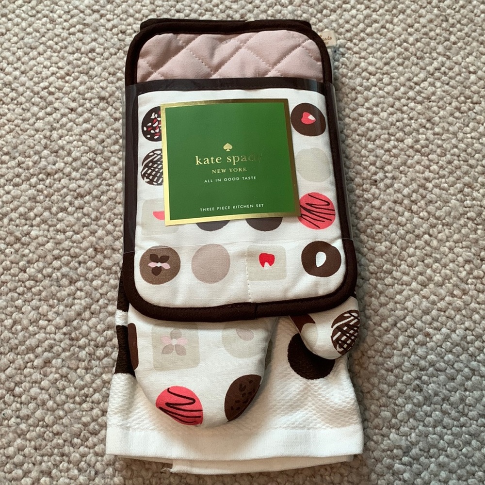 Kate spade truffle dish towel and oven kit set